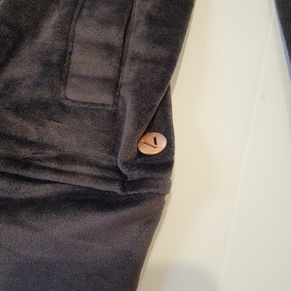 Livi Zip-Front Hoodie Jacket Velour Black Size 18/20 NEW! - Picture 7 of 10